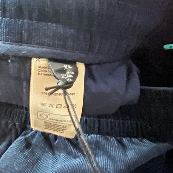 Scotch and soda corduroy shorts size XL - Picture 8 of 11